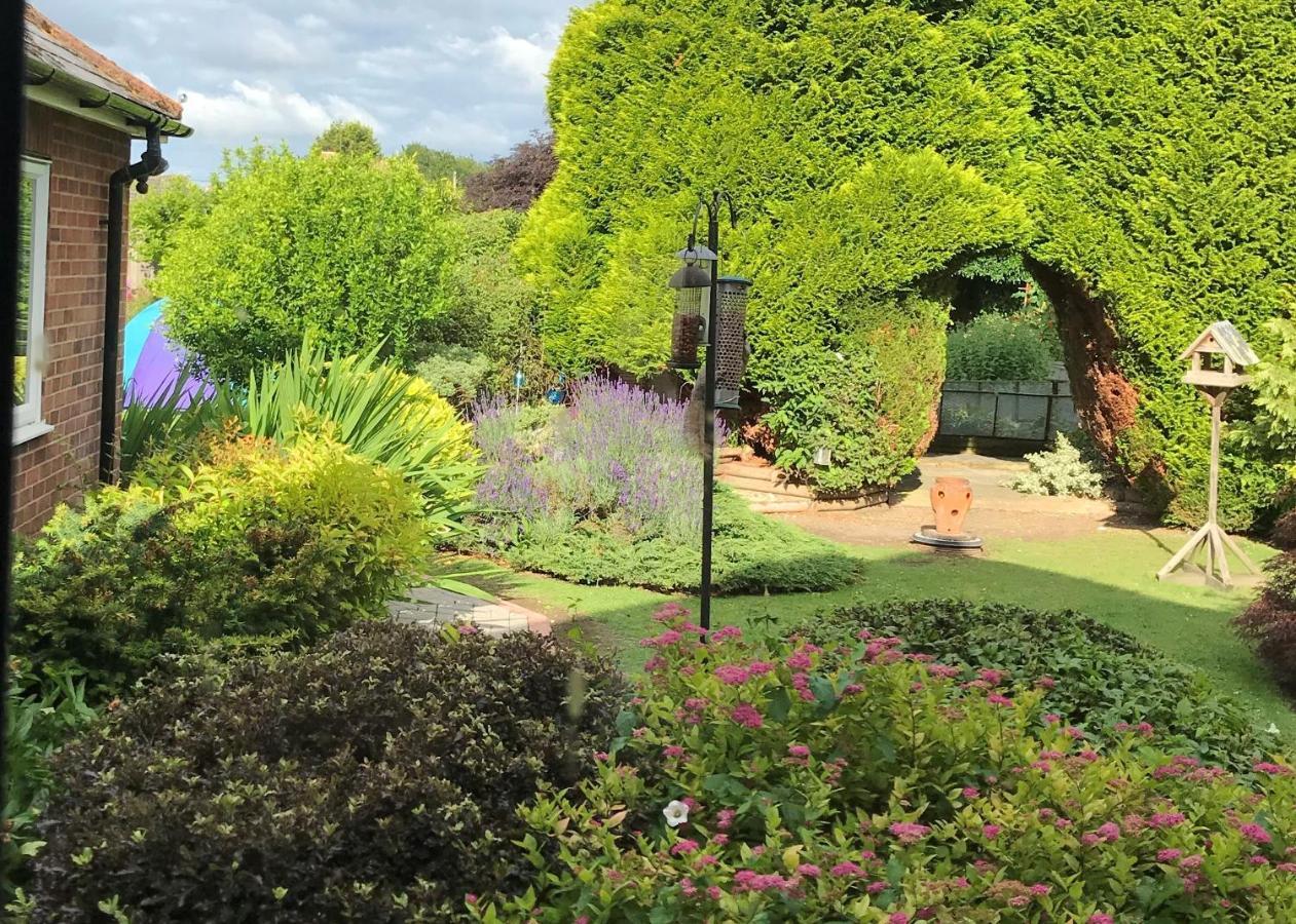 Entire Guest House, In Pewsey Vale, Wiltshire Manningford Abbots Esterno foto